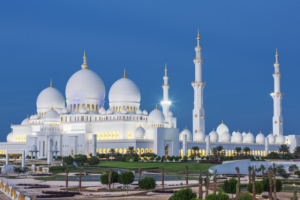 view famous abu dhabi sheikh zayed mosque by night uae